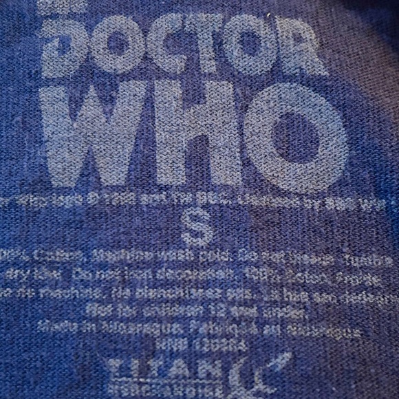 Dr. Who - Christmas T-shirt- Size: Small - Picture 2 of 3